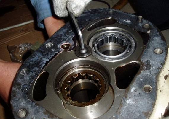 不正確的清洗和維護(hù)螺桿空壓機(jī)會造成什么后果-德邦節(jié)能