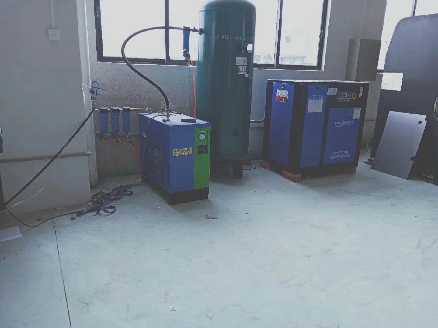 注塑企業(yè)使用螺桿空壓機(jī)